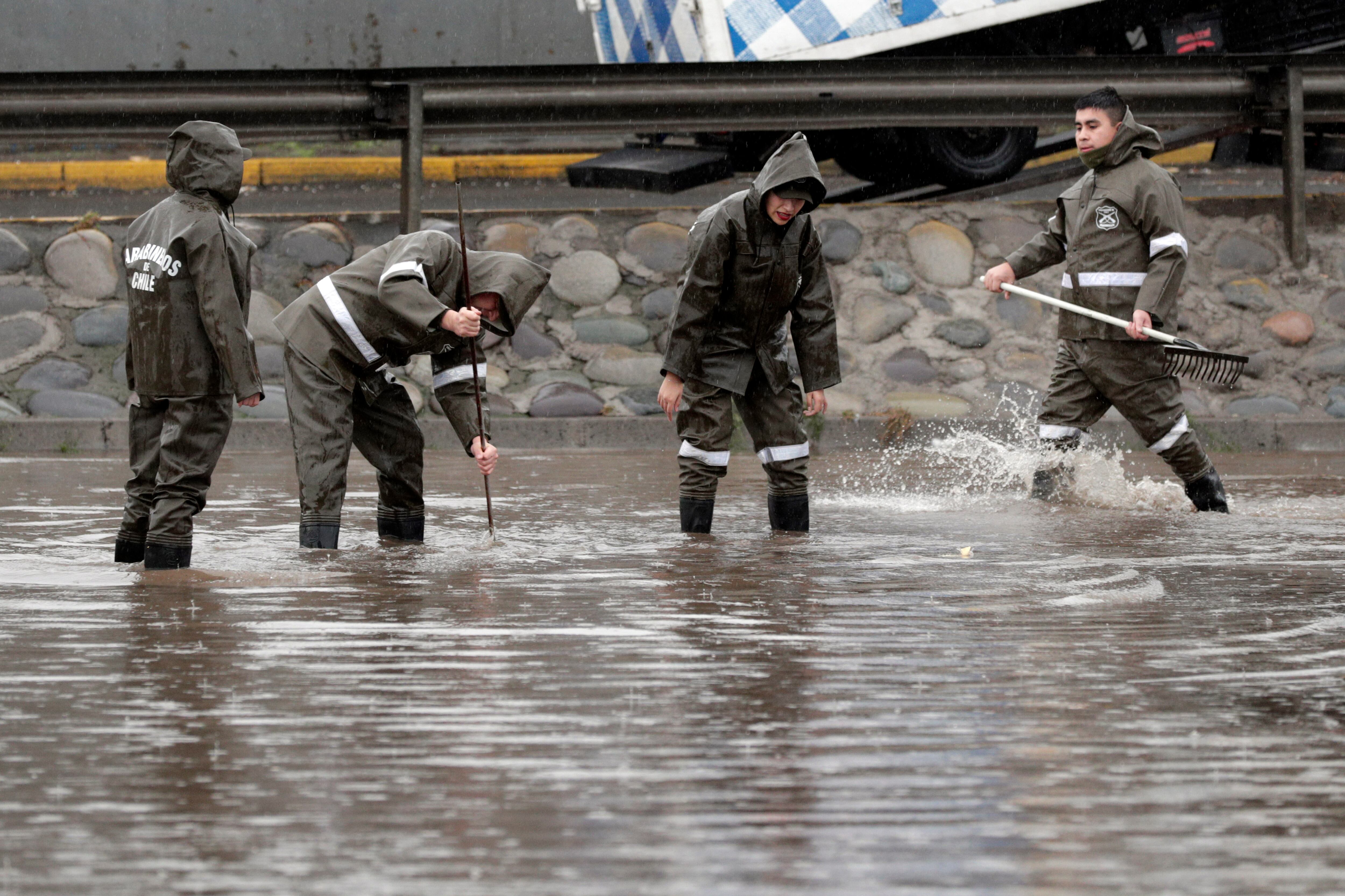 Miles de damnificados y caos por intensas lluvias en Chile. Foto: EFE/Elvis González