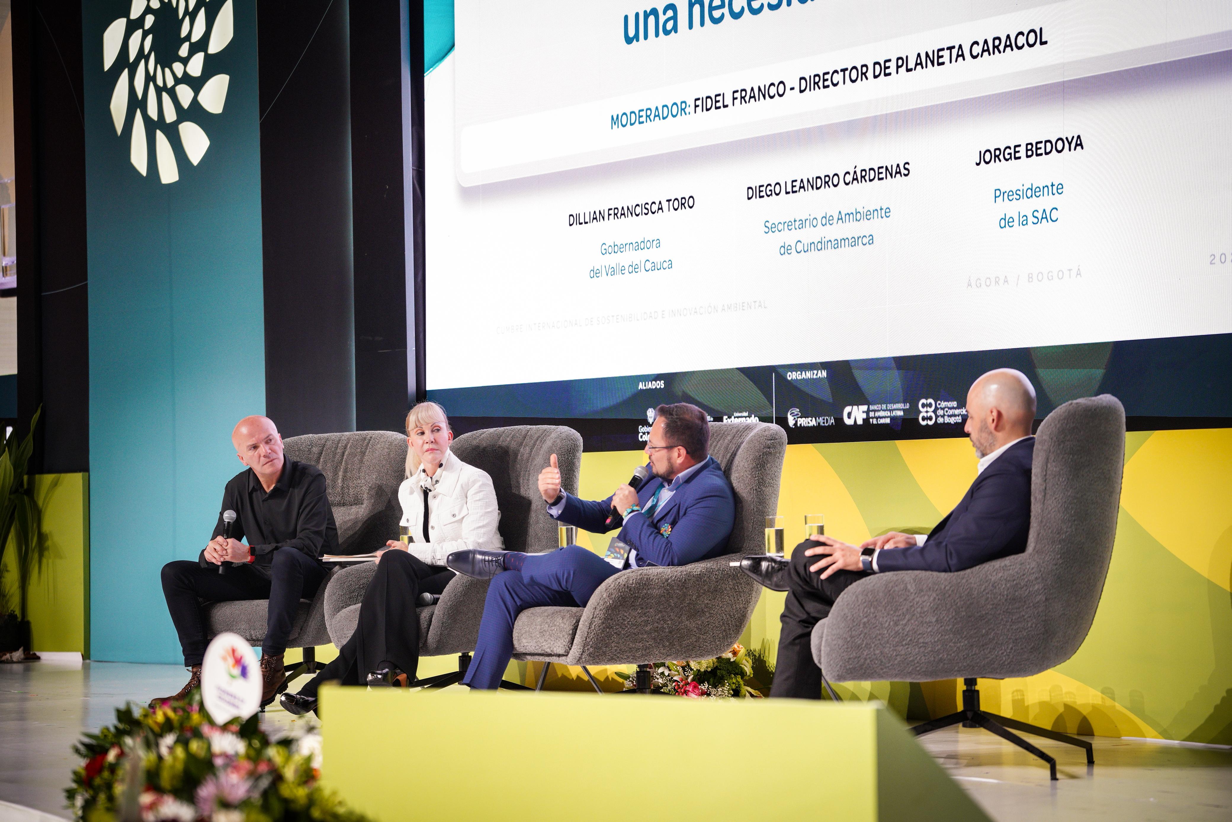 La regulación estratégica en los territorios puede garantizar mejor cuidado de los recursos ambientales, según los panelistas. | Foto: W Radio