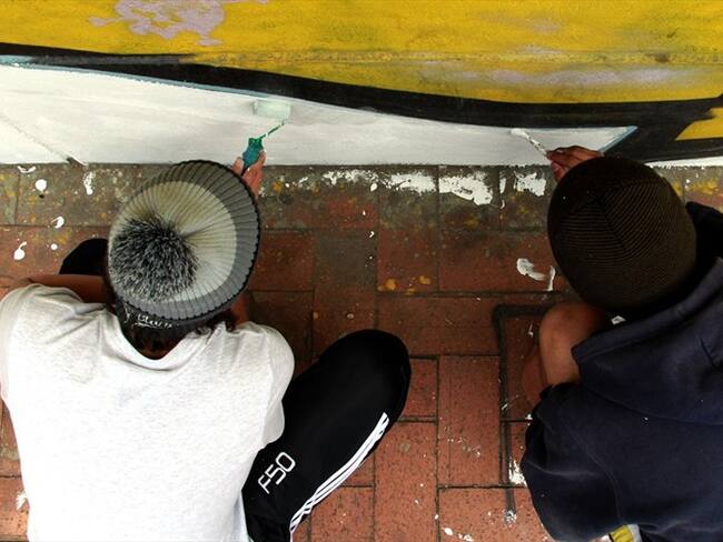 La noticia tomó por sorpresa a los familiares del joven asesinado por un miembro de la policía que hoy está prófugo de la justicia. . Foto: Colprensa