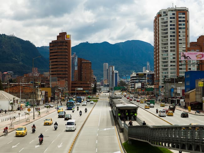 Imagen de referencia de carros en Bogotá. Foto: Getty Images.