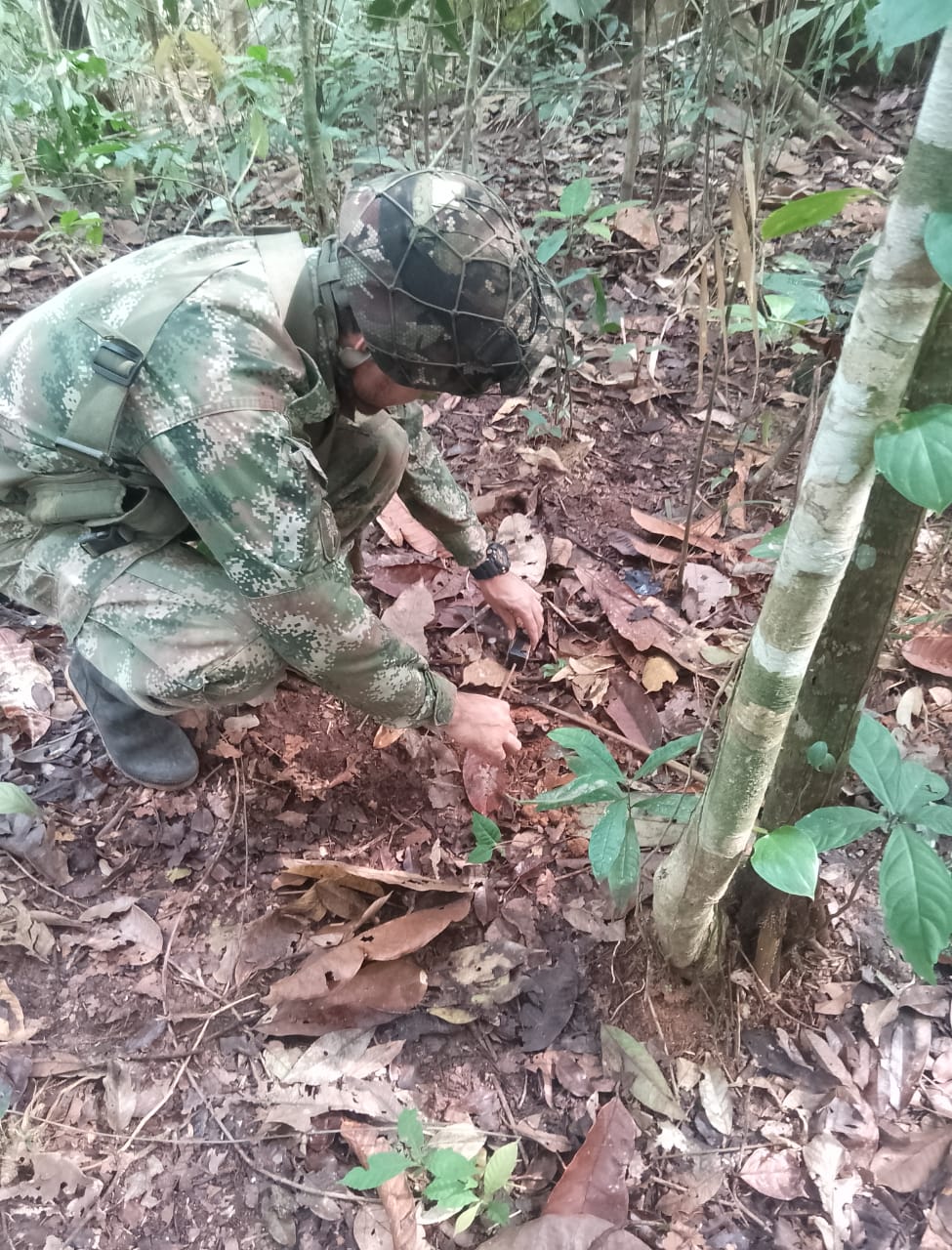 Ejército destruyó cuatro minas antipersonales instaladas por el Clan del Golfo en Tierralta. Foto: prensa Ejército Nacional.