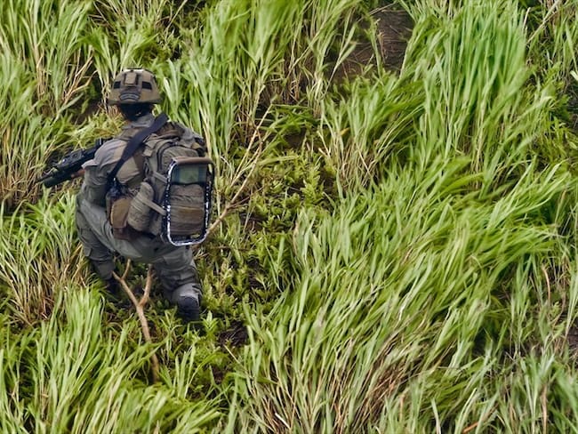 Fueron encontrados los cuerpos sin vida de dos hombres luego de los fuertes combates que se extendieron durante varias horas en zona rural del municipio de Corinto. Foto: Video cortesía Richard Calpa