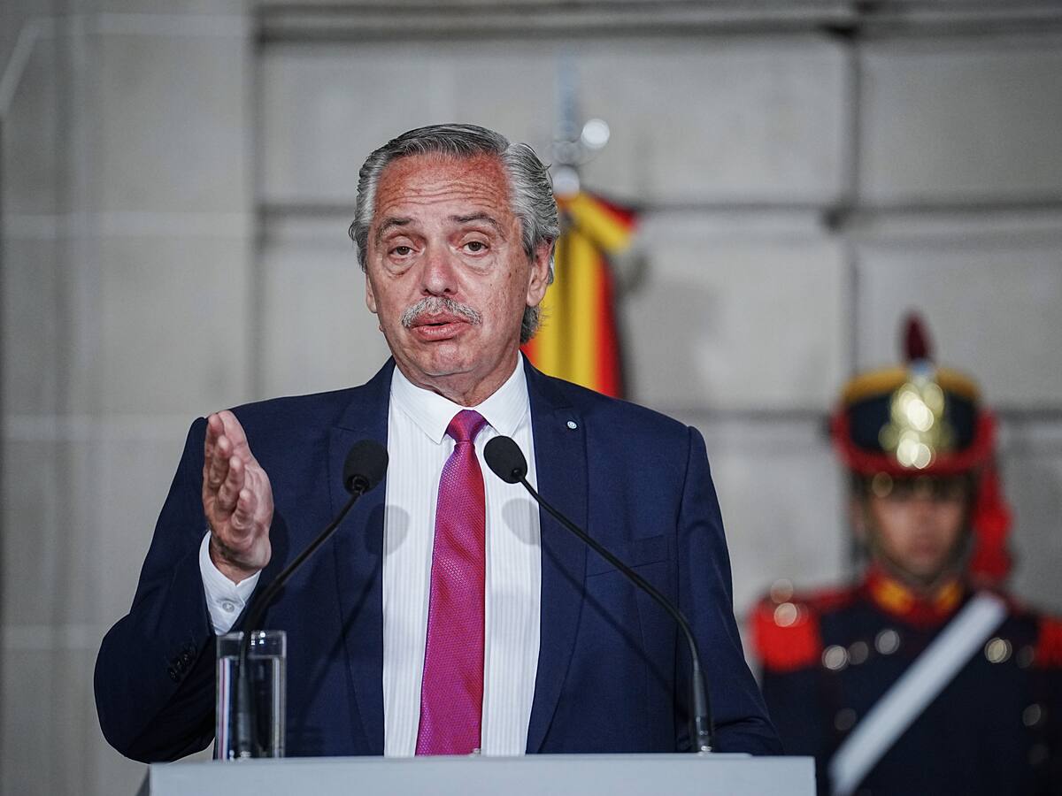 Justicia argentina procesa por presunta corrupción a expresidente Alberto Fernández