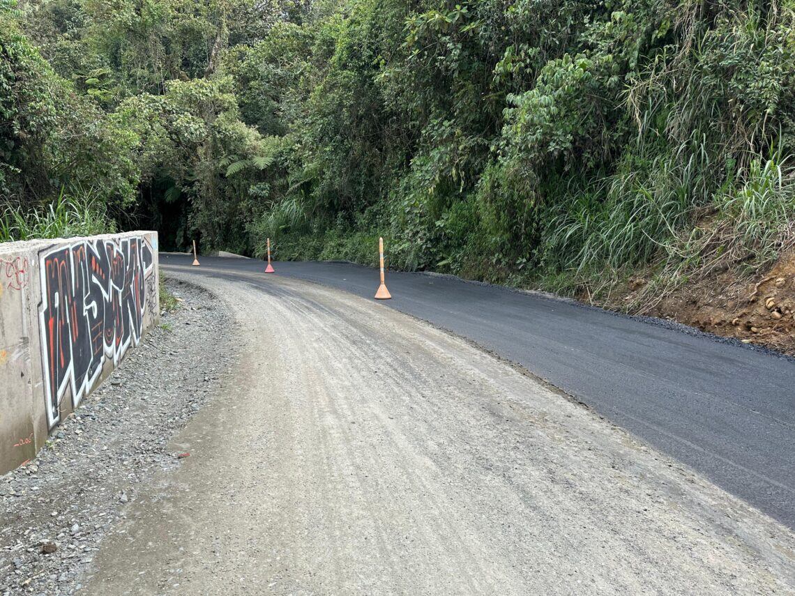 Carretera entre Riosucio (Caldas) y Jardín (Antioquia), proyecto Vías del hermanamiento. Foto: Gobernación de Caldas.
