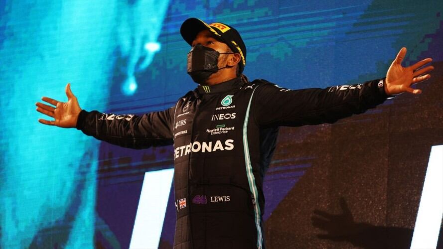 Lewis Hamilton gana la primera carrera del año en Baréin. Foto: Getty Images