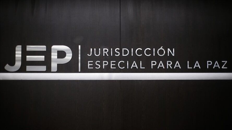 Los comparecientes deberán firmar el acta formal de sometimiento y ajustar su plan de verdad. Foto: Colprensa / ÁLVARO TAVERA