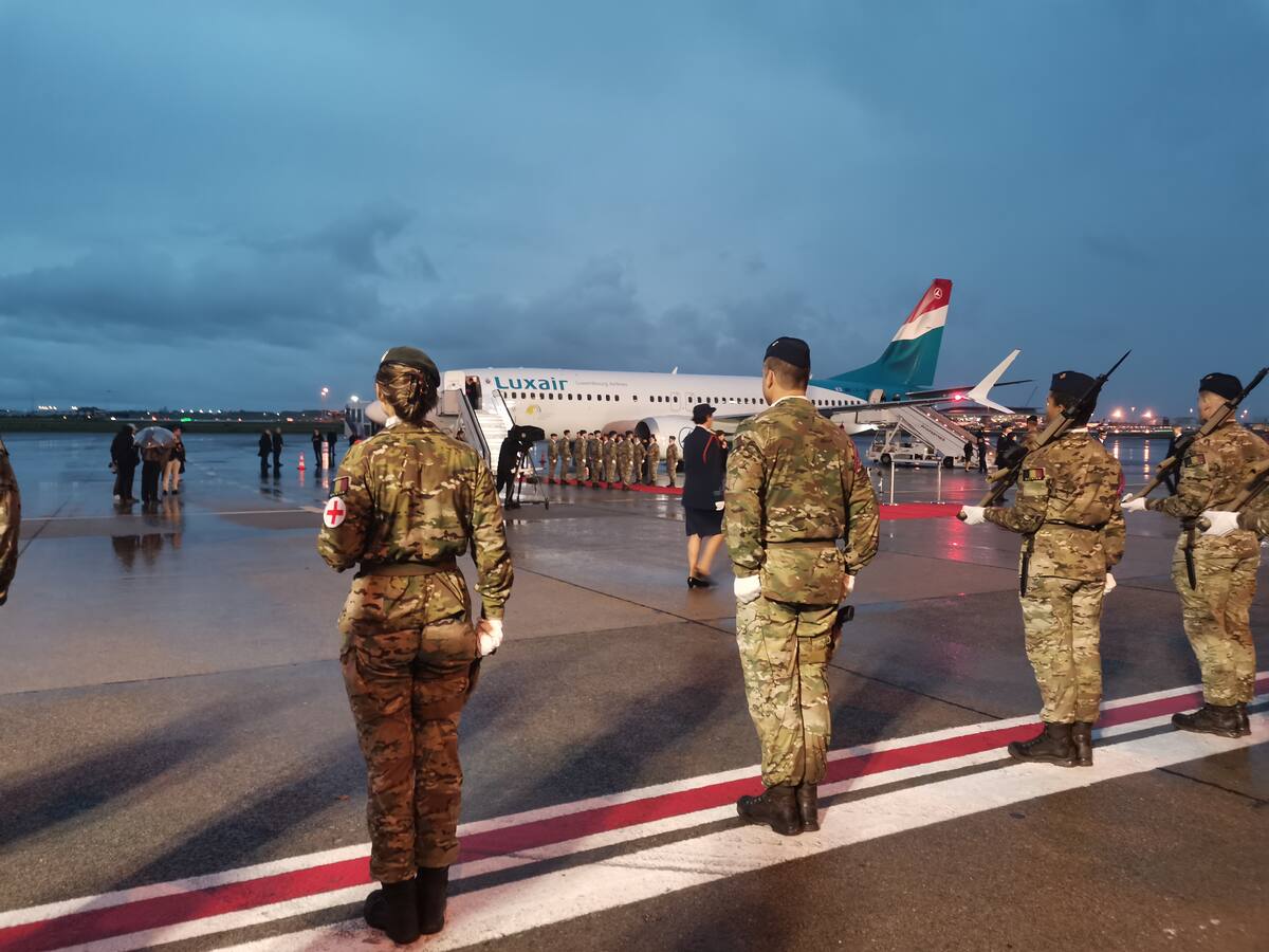 En fotos: Bajo la lluvia, los reyes de Bélgica recibieron al papa Francisco