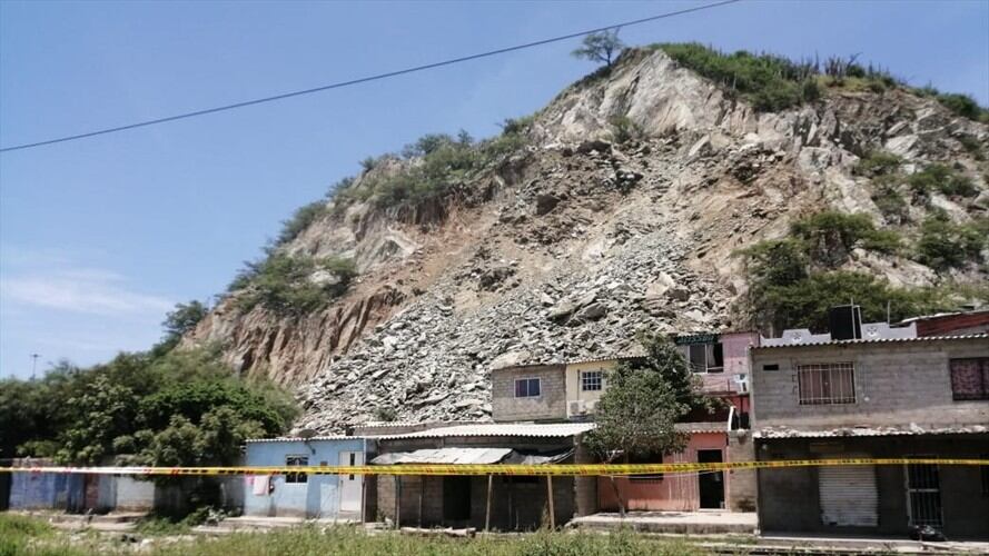 Un muerto y más de cien evacuados dejan derrumbe en Santa Marta. Foto: La W Radio