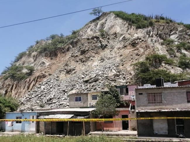 Un muerto y más de cien evacuados dejan derrumbe en Santa Marta. Foto: La W Radio