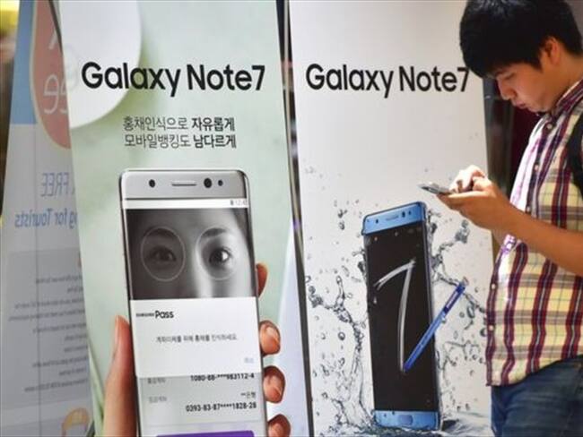 Samsung tomó medidas para evitar que exploten las baterías de su nuevo modelo, el Galaxy Note 7: limitar la carga de la batería.. Foto: BBC Mundo