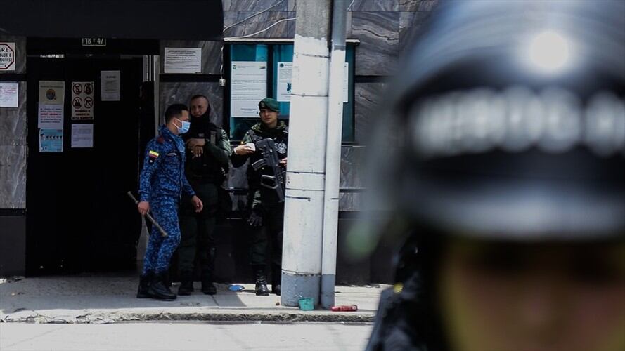 Un juez de la República libró orden de captura contra cinco dragoneantes. Foto: Colprensa / DIEGO PINEDA