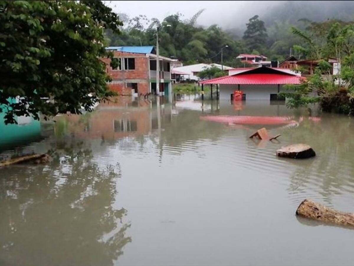 Más de 30 damnificados y un muerto deja deslizamiento en La Palma, Cundinamarca