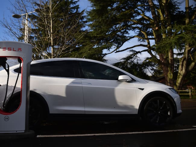 STOKE ON TRENT, ENGLAND - DECEMBER 10: A Tesla car is charged at electric vehicle charging pod point at Trentham Estate on December 10, 2021 in Stoke on Trent, England. (Photo by Nathan Stirk/Getty Images)