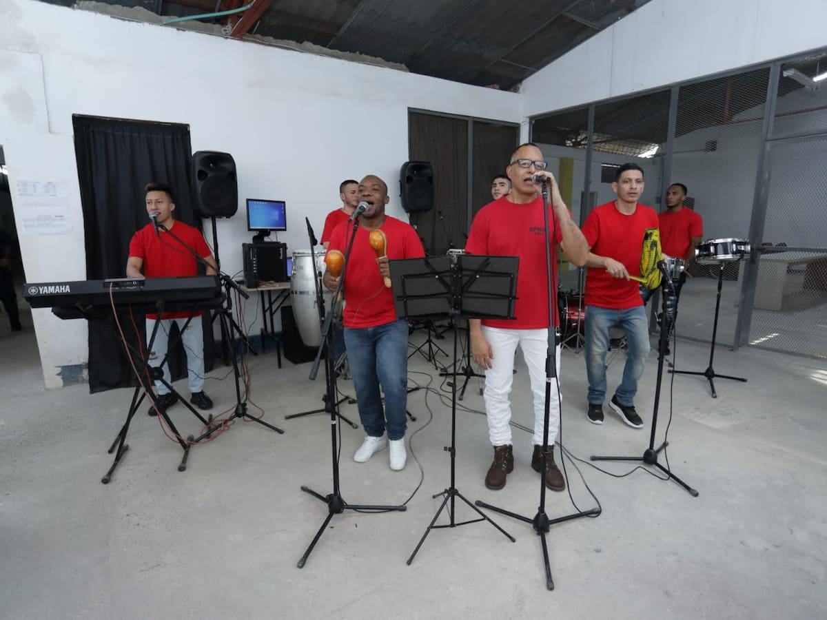 ‘Son de Villa’, la orquesta conformada por personas de la cárcel Villahermosa, se presentará en la Feria de Cali