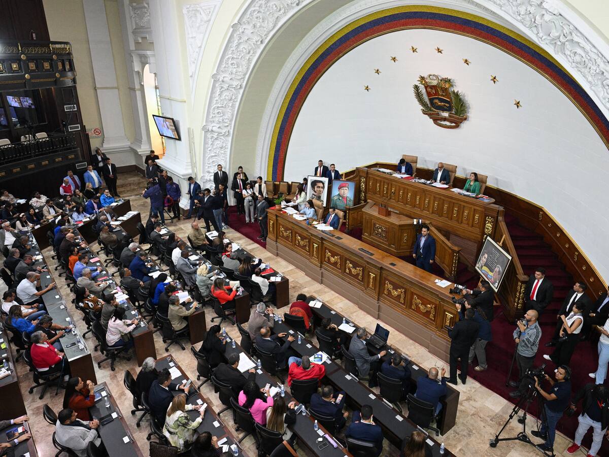Parlamento respalda que el TSJ haya confirmado la controvertida reelección de Maduro