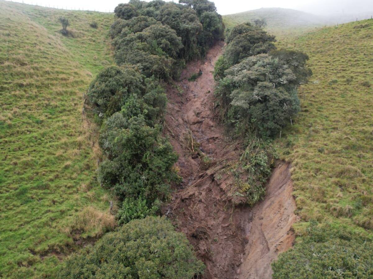 Las 32 personas que estaban incomunicadas en el Parque de los Nevados fueron evacuadas