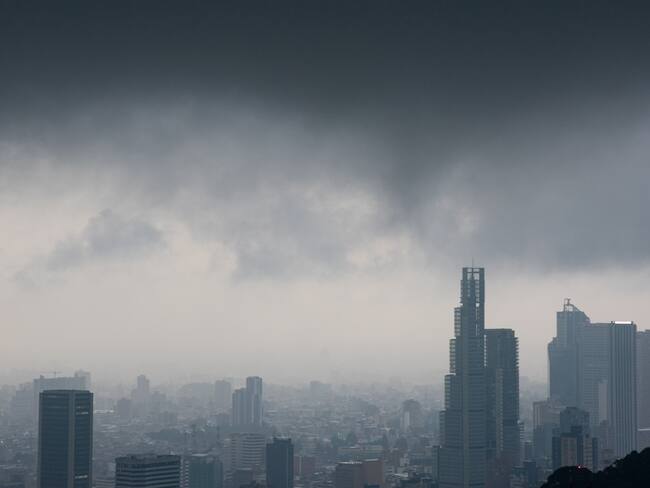 Bogotá entre nubes oscuras por lluvias fuertes (Getty Images)