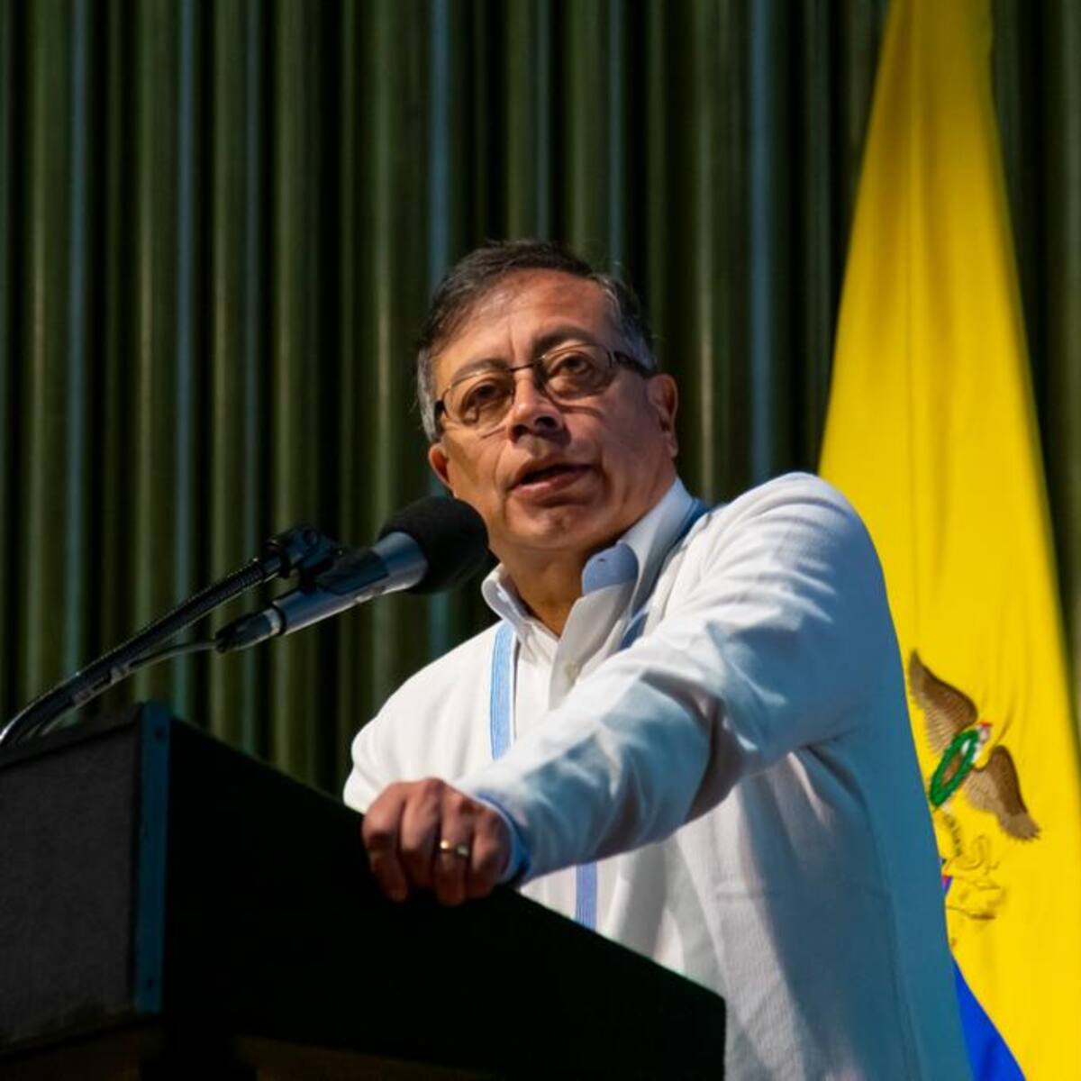 Presidente Petro respondió críticas por compra de mobiliario para Casas Privadas