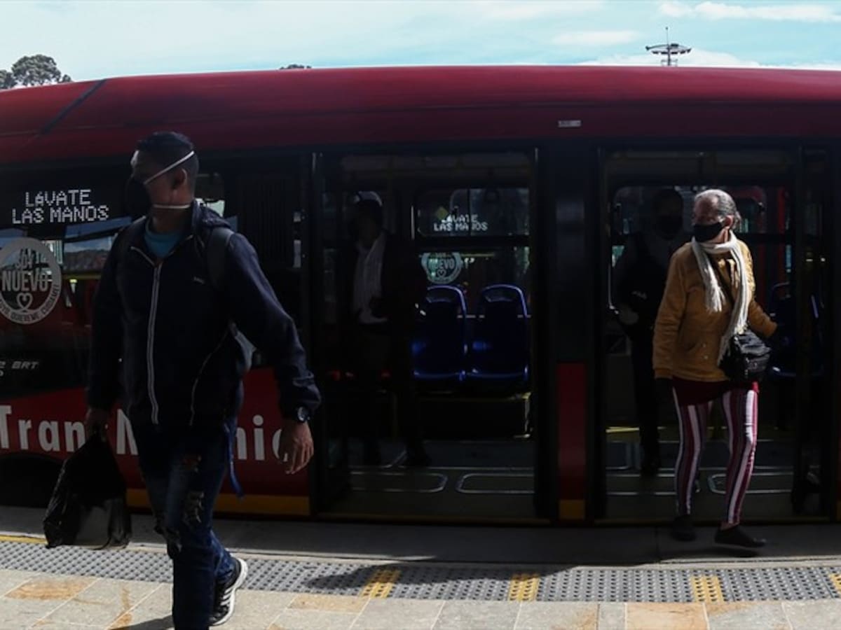 ¿Crisis en los sistemas de transporte público obligaría a incrementos de tarifas?