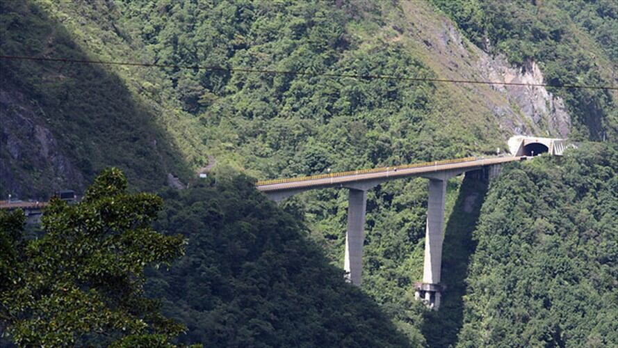 Samper recuerda la vía al llano como una de sus grandes obras de infraestructura. Foto: Colprensa