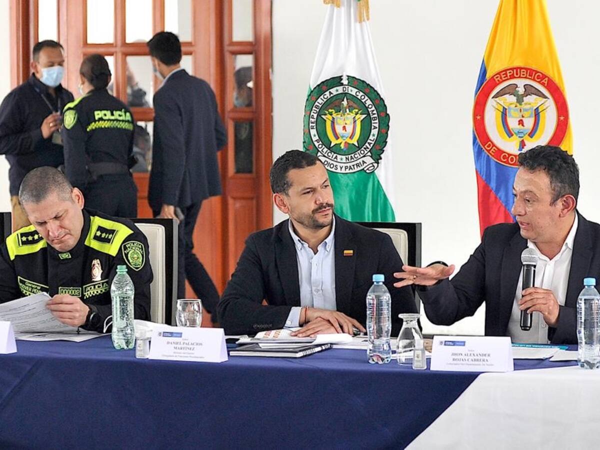 Suena chistoso que el ELN diga que no va a atentar contra la población civil: MinInterior