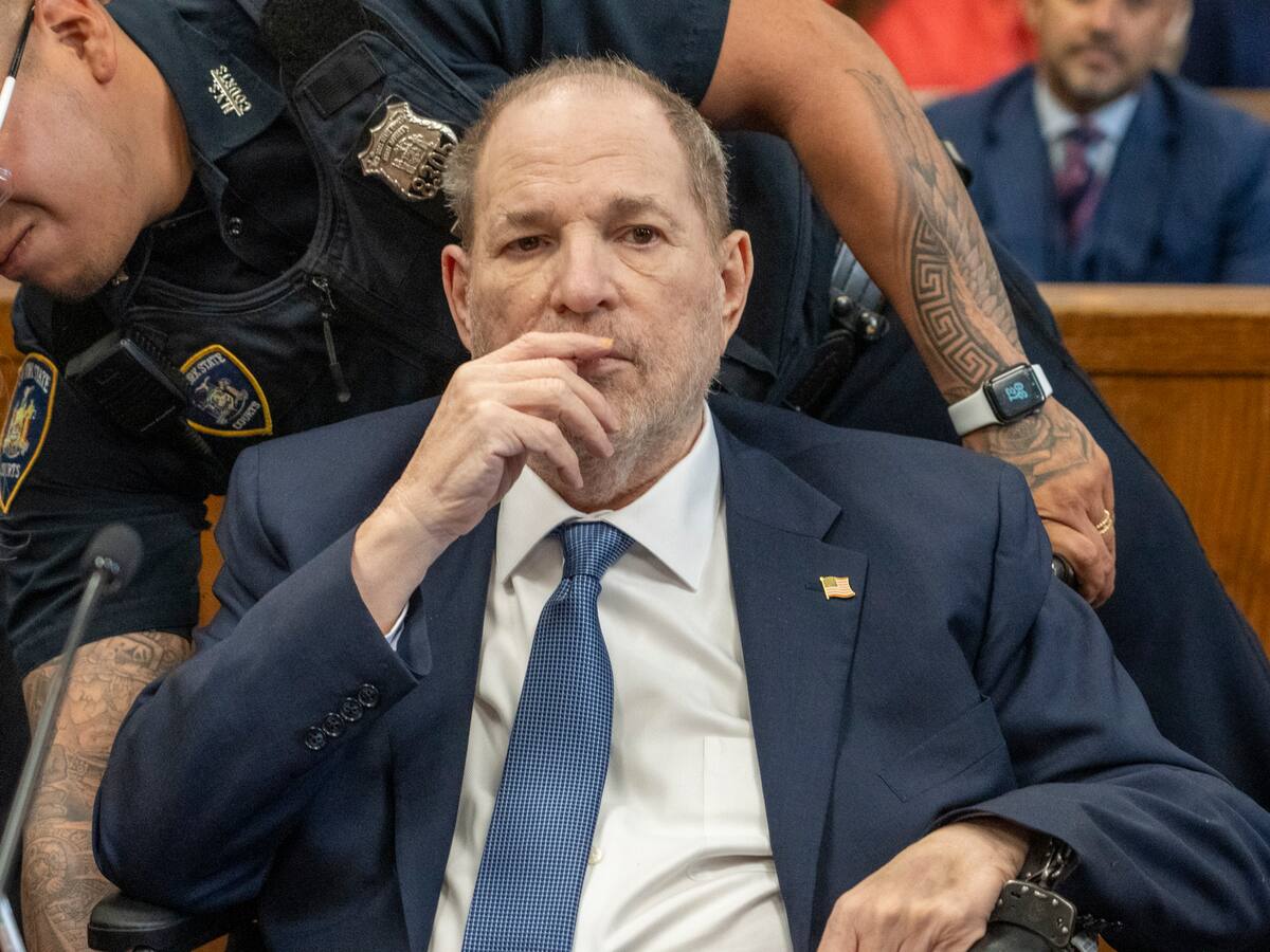 Weinstein vuelve a prisión tras destaparse supuesto trato VIP mientras fue hospitalizado