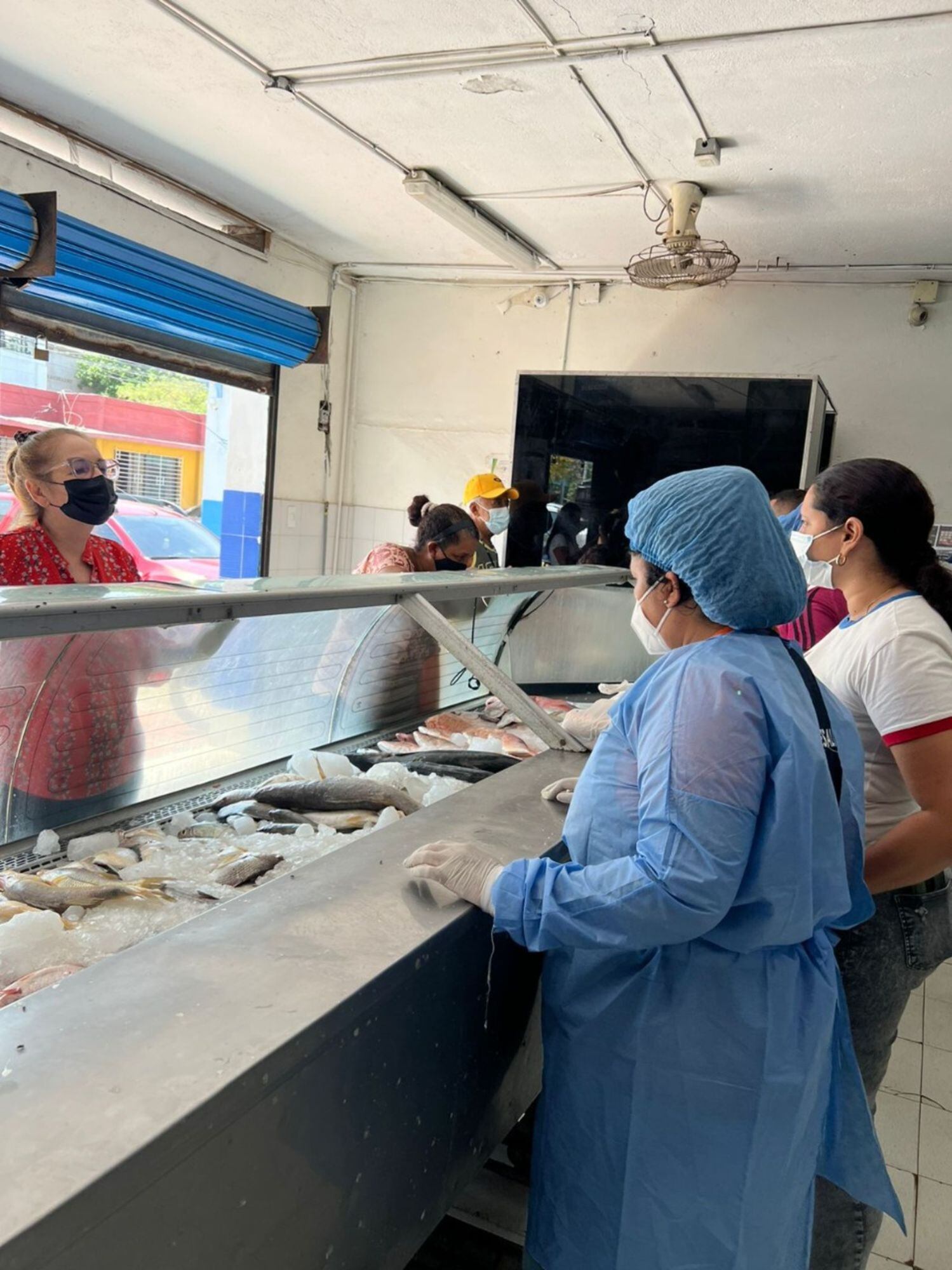 Inspección a establecimientos de comercio. Foto: cortesía Alcaldía de Santa Marta