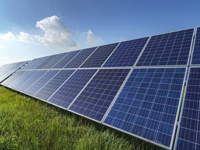 Colombiano factura más de cuatro millones de dólares al mes con paneles solares