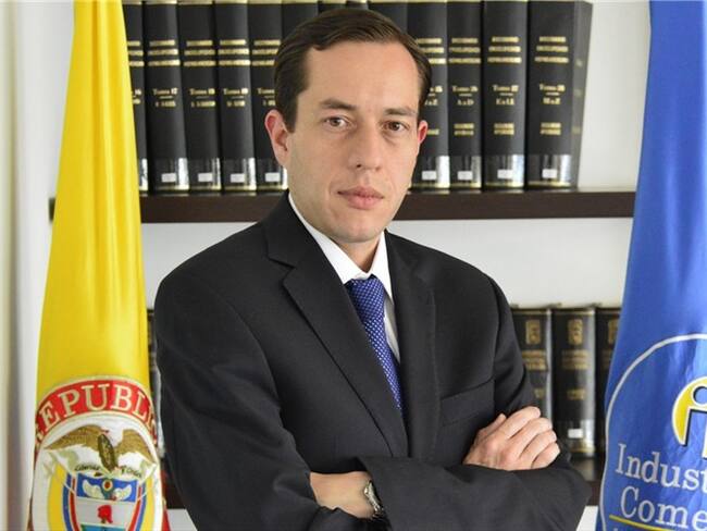 Uber es ilegal y alegal: superintendente de Industria y Comercio