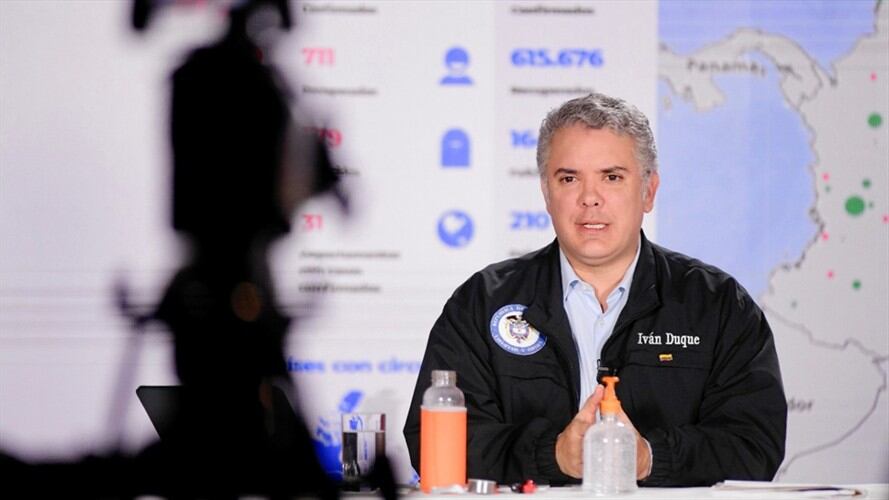 Duque anunció que los vuelos internacionales seguirán cerrados hasta finales de mayo. Foto: presidencia