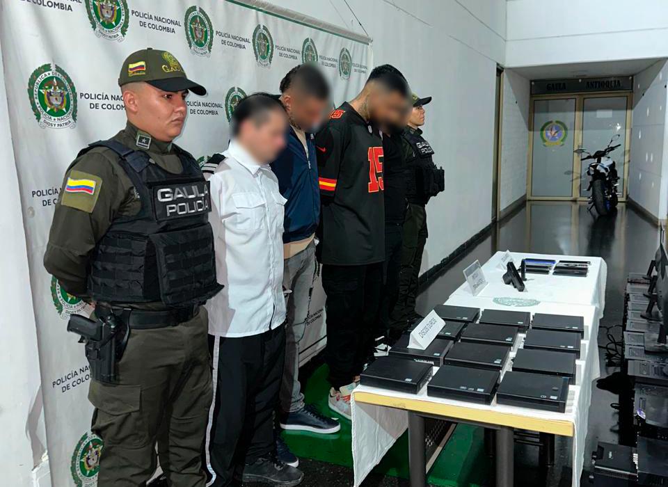Desmantelan call center vinculado a presuntas estafas internacionales desde Medellín. Cortesía: Policía Metropolitana