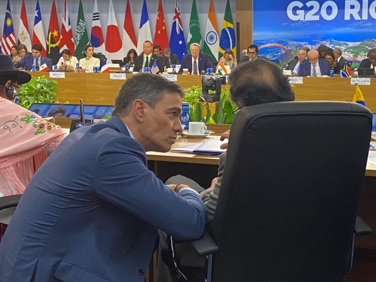 Gustavo Petro y Pedro Sánchez plantean poner un satélite espacial con fines civiles