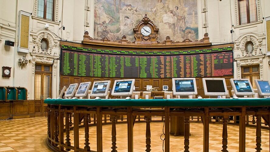 El índice selectivo de acciones (IPSA), que reúne las 40 acciones más transadas del mercado, quedó en 3.727,60 unidades, para cerrar con su peor caída diaria desde el 8 de agosto de 2011 (-6,925). Foto: Getty Images