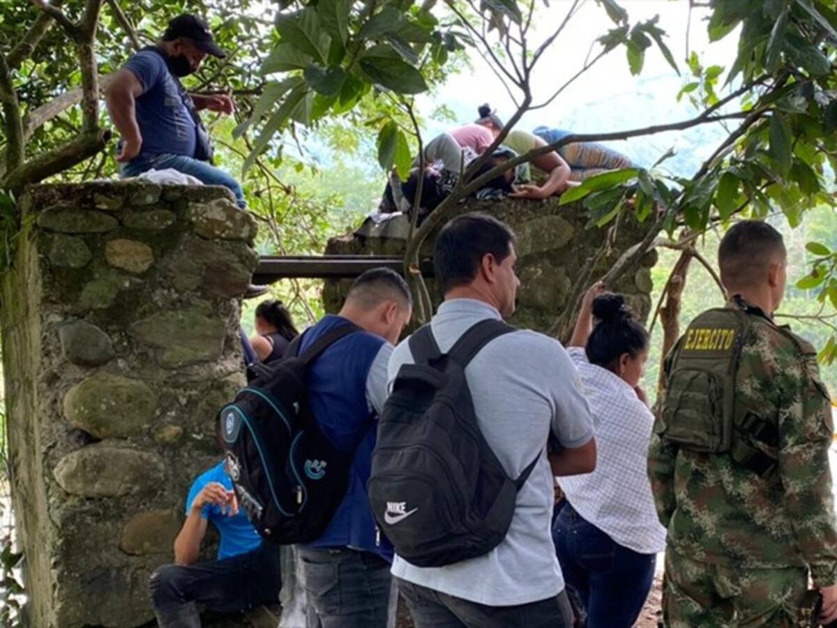 Rescate de los 11 mineros atrapados en Caldas se postergó por nueva inundación