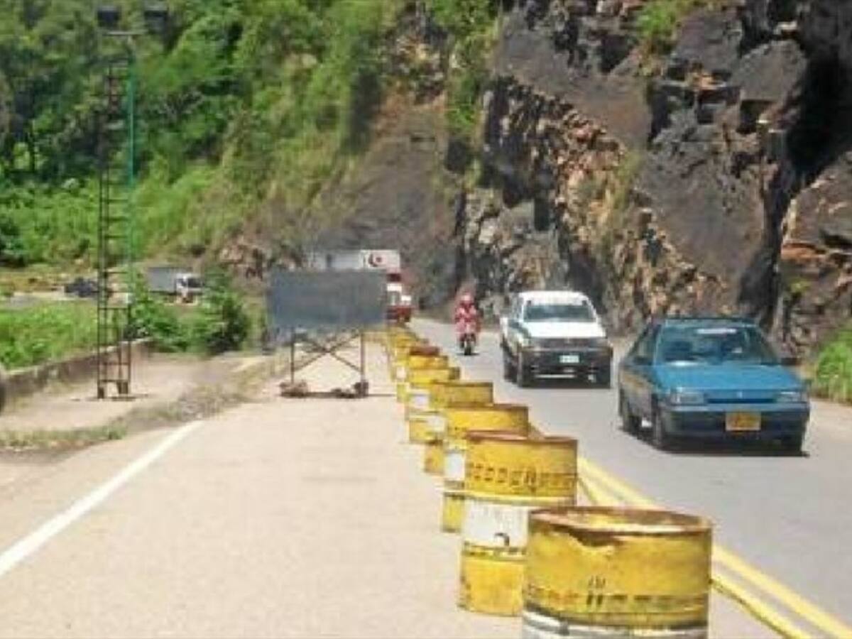 En un 50% avanzan los arreglos en la vía Bucaramanga - Bogotá tras avalancha