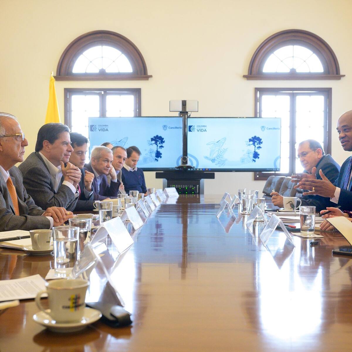 Canciller se reunió con ministros y embajadores para abordar crisis política en Venezuela