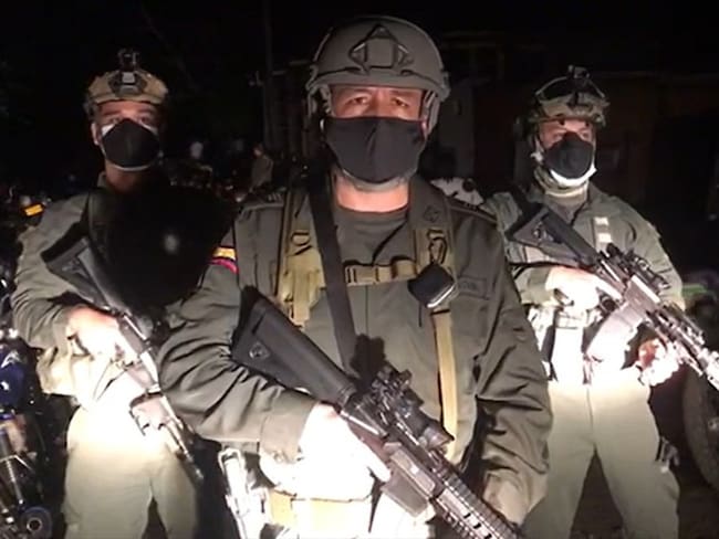 El coronel Rosemberg Novoa, comandante de la Policía en Cauca, se trasladó hasta el sitio para iniciar la investigación . Foto: Policía Nacional