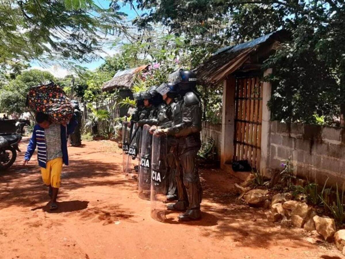 Esmad logró desalojo pacífico de invasión en zona rural de Lorica, Córdoba