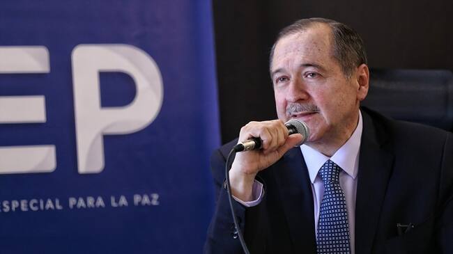 Eduardo Cifuentes, presidente de la JEP, explicó en La W los procesos por ejecuciones extrajudiciales y los macrocasos de las ex-Farc. Foto: Colprensa - Camila Díaz
