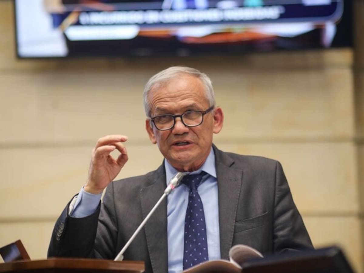 Fiscalía evalúa si abre indagación por fiesta de Cancillería en la que bailó Carlos Ramón González