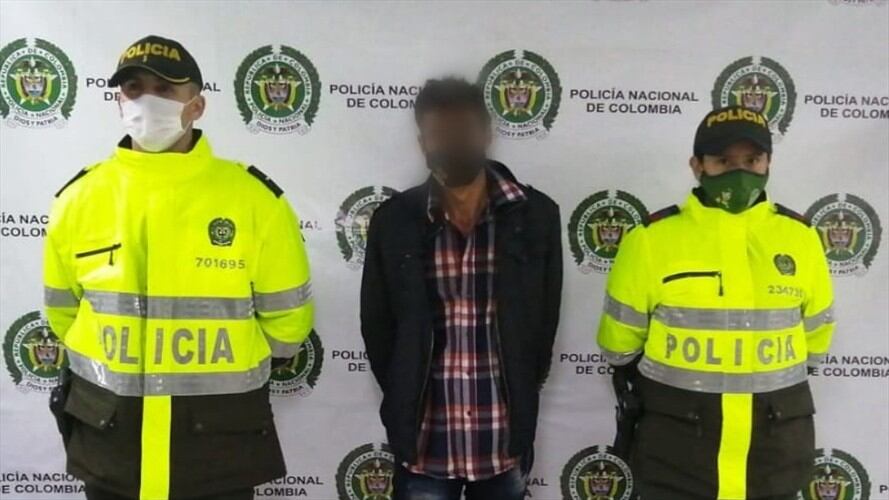 Como parte del material probatorio recaudado la policía judicial encontró las prendas que vestía el implicado con las que serían manchadas de sangre.. Foto: Policía de Boyacá