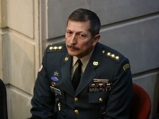 Una denuncia indica que el reemplazo del anterior comandante del Ejército Nacional, Nicacio Martínez, fue precipitado por cuenta de una situación de “chuzadas”. Foto: Colprensa