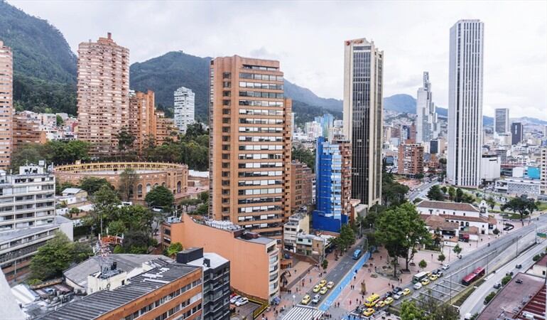 A propósito de los hechos más recientes de violencia en Bogotá con balaceras y policías heridos. Foto: Getty Images/ Daniel Garzn Herazo / EyeEm