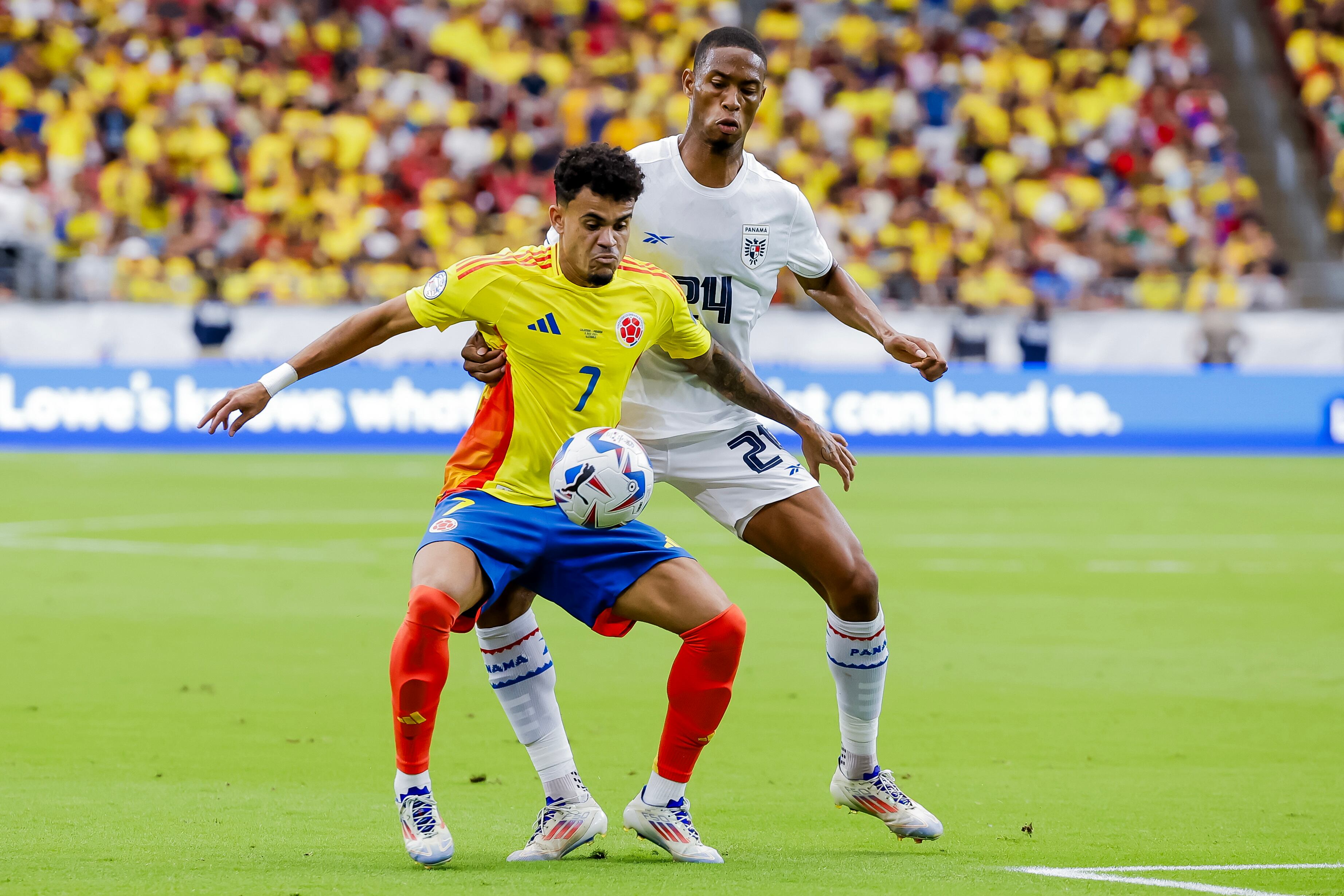 Luis Díaz ante Panamá. Foto: EFE/EPA/JOHN G. MABANGLO