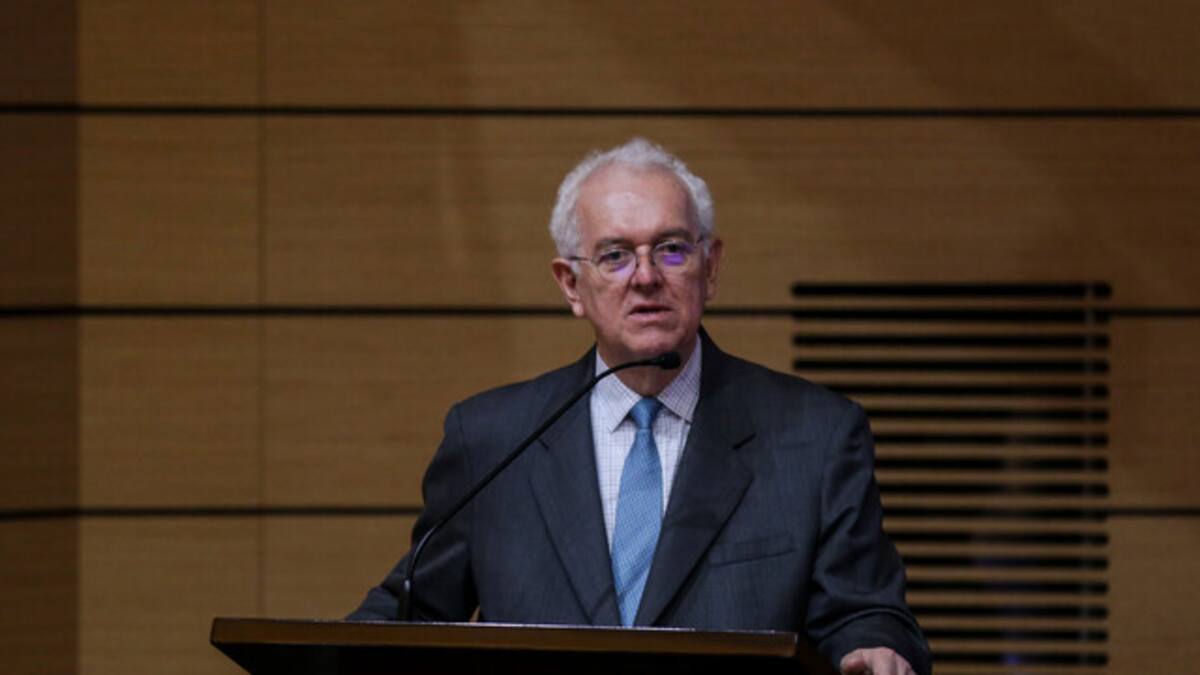 Ministro de Hacienda no descarta nuevos contratos de explotación de petróleo
