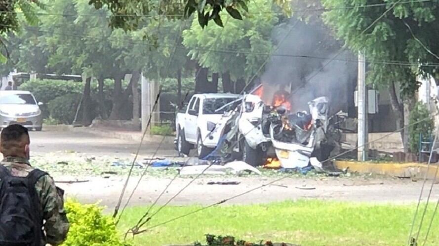 En otro de los videos se ve cómo el hombre, que conducía la Toyota de placas JGX-180, sale de la guarnición rápidamente. Foto: Colprensa / EXTERNOS