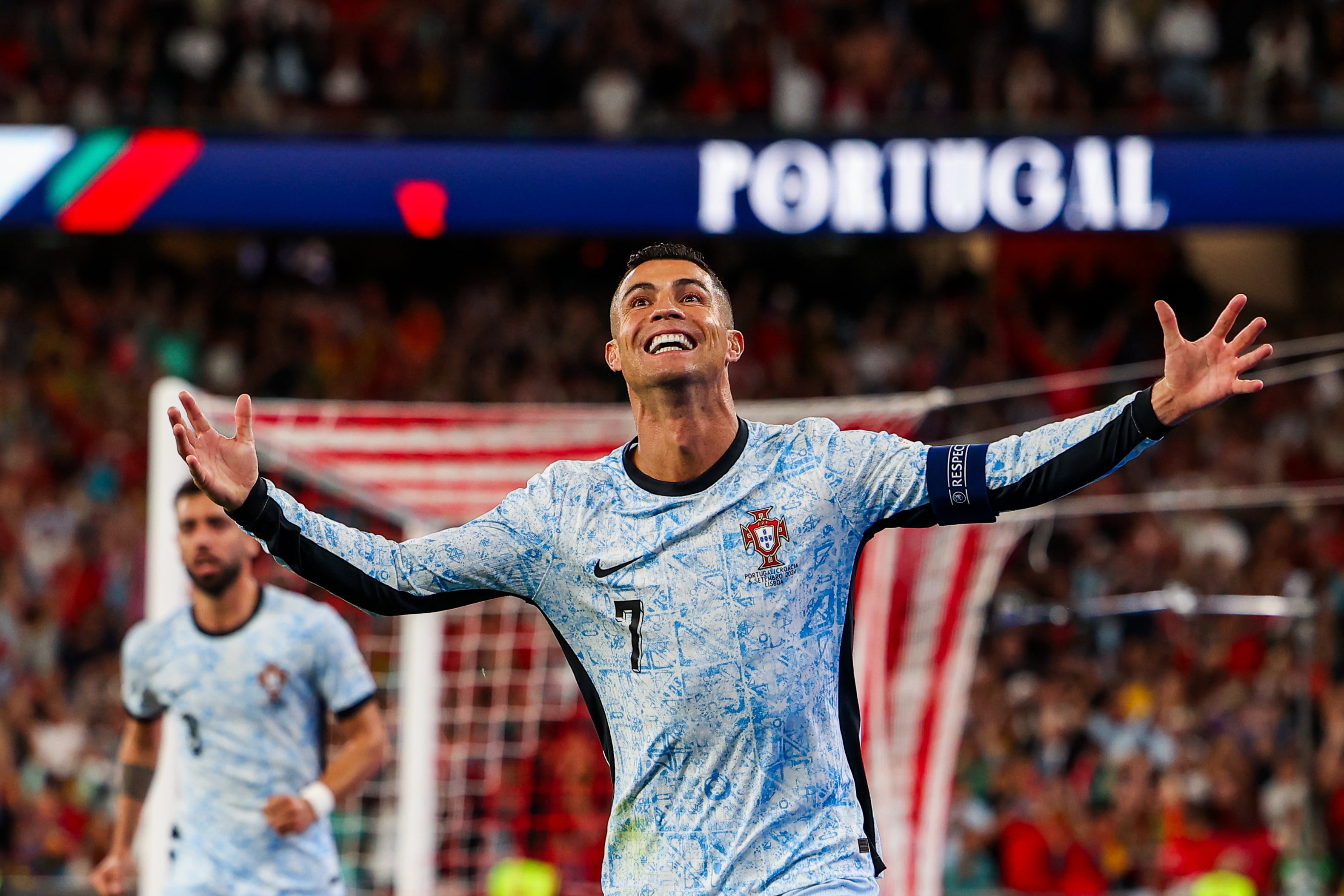 Cristiano Ronaldo celebra su gol número 900 en toda su carrera en partido de la Liga de Naciones con Portugal este 5 de septiembre de 2024. Foto: EFE.