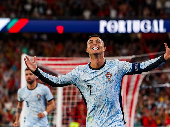 Cristiano Ronaldo celebra su gol número 900 en toda su carrera en partido de la Liga de Naciones con Portugal este 5 de septiembre de 2024. Foto: EFE.