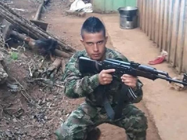Un integrante del frente Manuel Vásquez Castaño del Eln, conocido como alias Sebastián o Moncho, fue capturado. Foto: Ejército Nacional