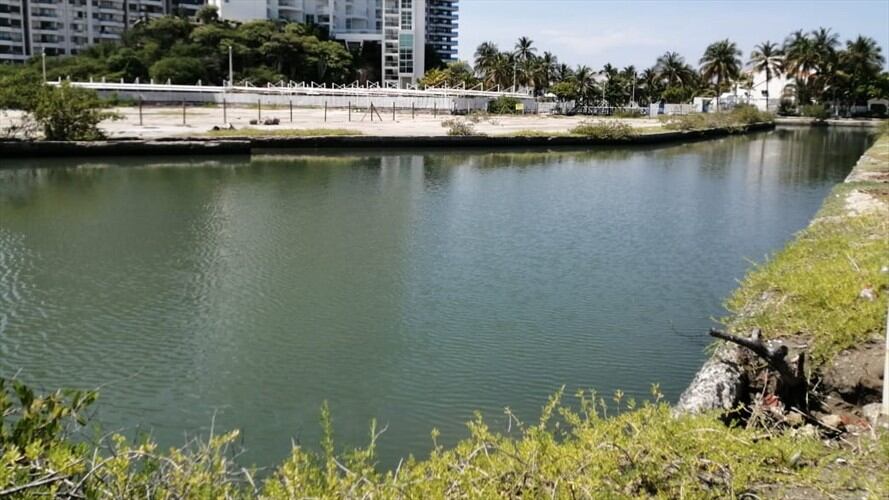 Zona afectada por el desbordamiento del manhole. Foto: La W